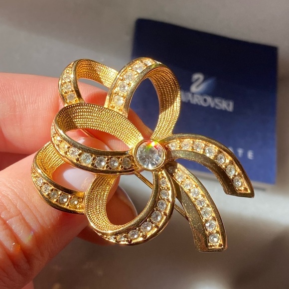 Swarovski gold tone brooch pin - Picture 5 of 11